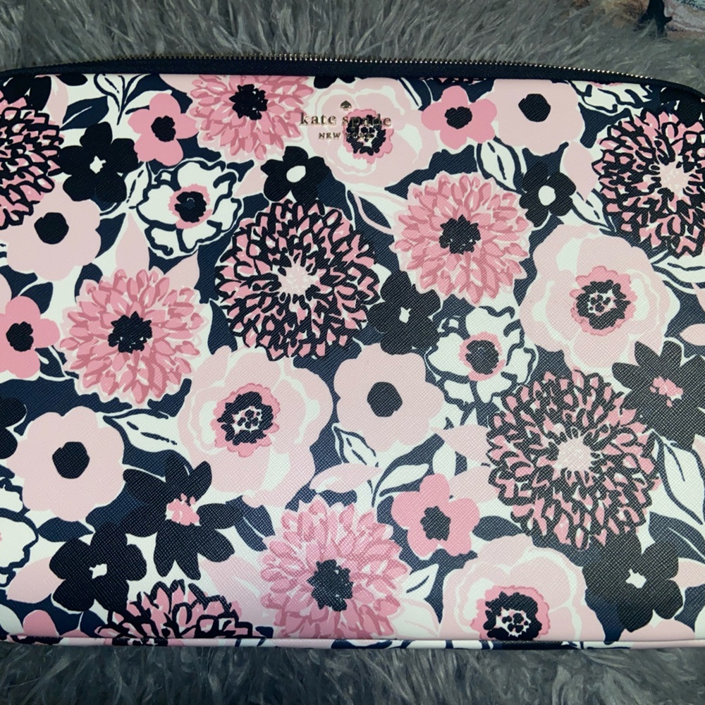 ‼️O.B.O.‼️ Kate Spade floral laptop cover